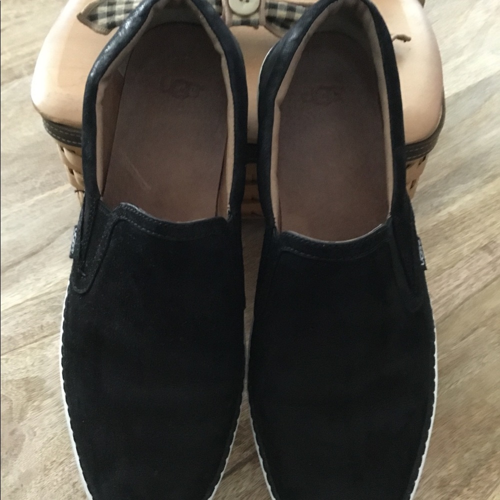 Women’s UGG Soleda Slip-On Black Sneaker Sz. 9